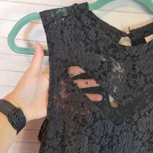 UMGEE BLACK LACE SHEER SLEEVELESS TOP, SZ SMALL - Picture 3 of 12